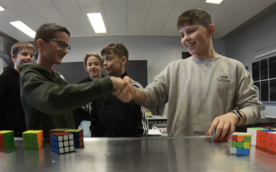 8 Rubik Cubes in 8 Minuten